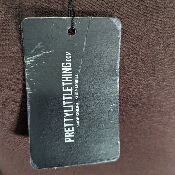 PrettyLittleThing Jersey Knot Front Long Sleeve Crop Top - Picture 3 of 11